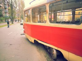 На Алма-Атинській трамвай зійшов з рейок