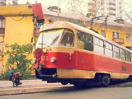 На Алма-Атинській трамвай зійшов з рейок