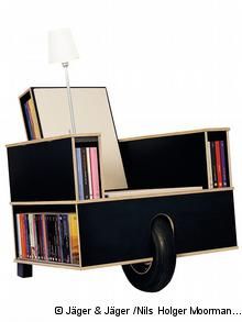 Книжкове крісло з інтегрованою бібліотекою