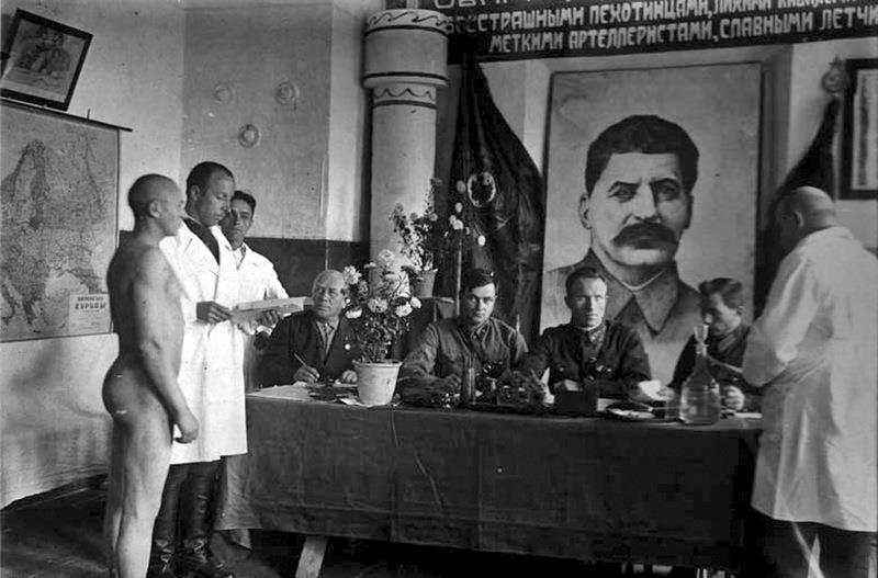 Голые парни на медкомиссии на медкомиссии порно видео20
