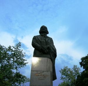 Памятник Гоголю в Киеве