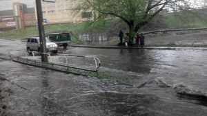 На вулиці Фанерній розлилася річка Дарниця