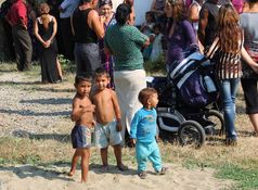 На Березняках у Києві ромський табір уклав договір на вивіз сміття