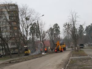 У мікрорайоні ДВРЗ продовжується ремонт доріг