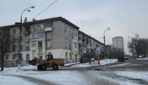 Чищення від снігу вулиці Алма-Атинської на ДВРЗ