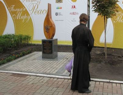 На улице Московской в Киеве появился новый памятник