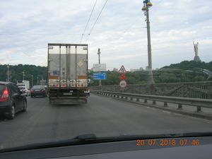 Даремне обмеження руху на мосту Патона в Києві