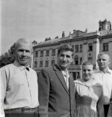 Працівники Дарницького вагоноремонтного заводу. 1966 рік