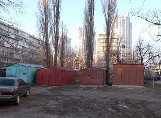 Депутати Київради цікавляться березняківськими гаражами