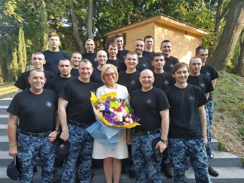 Фонд Віктора Пінчука придбав квартири для звільнених з російського полону українських моряків
