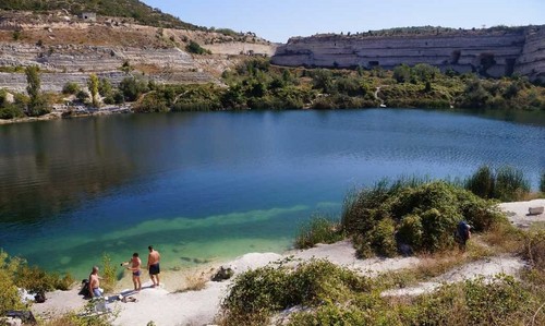 В Крыму из-за нехватки воды оккупанты уничтожили красивое озеро