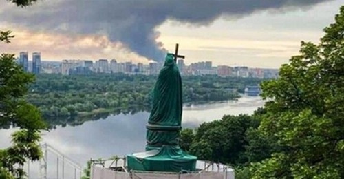 Чотири ракети РФ у Києві вдарили по ДВРЗ