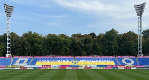 Трибуни стадіону «Динамо» імені Валерія Лобановського прикрасили патріотичним банером
