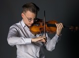 Український музикант переміг на престижному конкурсі скрипалів у Парижі