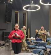 Працівників театру з ДВРЗ нагородили за сприяння обороні Києва