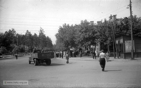 Площа перед лазнею на ДВРЗ