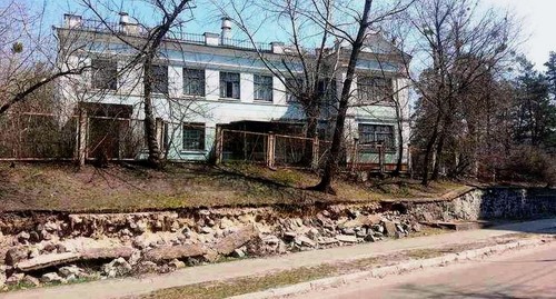 Біля дитсадка на ДВРЗ відремонтують підпірну стіну