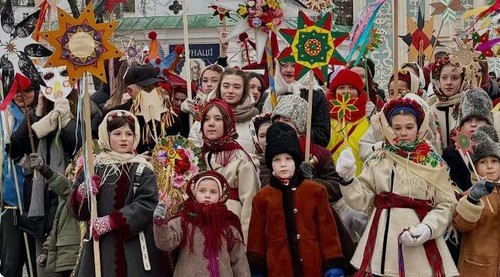 Києвом пройшла різдвяна хода з зірками і колядками