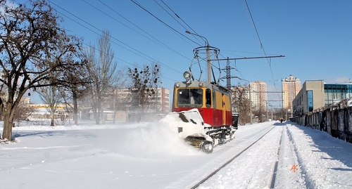 У столиці працюють трамваї-снігоочисники