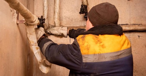 Повернути тепло киянам допомагають бригади з інших областей Повернути тепло киянам допомагають бригади з інших областей