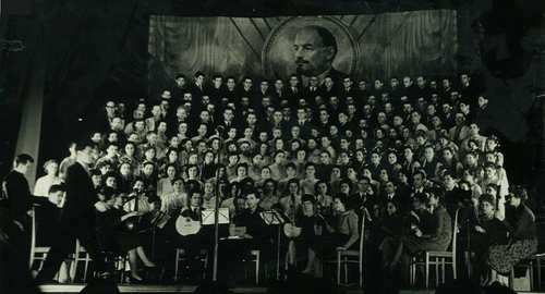Фото 1961 року: художня самодіяльність на ДВРЗ, зведений хор усіх цехів