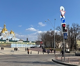 У Києві встановили перший світлофор із червоним колом заборони