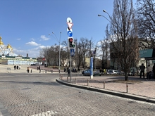У Києві встановили перший світлофор із червоним колом заборони У Києві встановили перший світлофор із червоним колом заборони