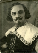 Б. В. Романицький у ролі Рюї Блаза у виставі за п’єсою В. Гюго «Рюї Блаз». 1948 р. Б. В. Романицький у ролі Рюї Блаза у виставі за п’єсою В. Гюго «Рюї Блаз». 1948 р.