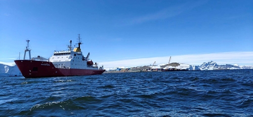 Український криголам доставив експедицію на британську антарктичну станцію Український криголам доставив експедицію на британську антарктичну станцію