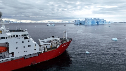 Український криголам доставив експедицію на британську антарктичну станцію Український криголам доставив експедицію на британську антарктичну станцію