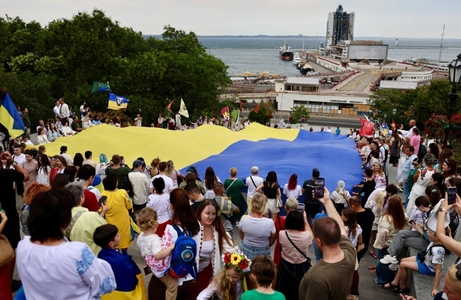 Потьомкінськими сходами пронесли гігантський прапор України
