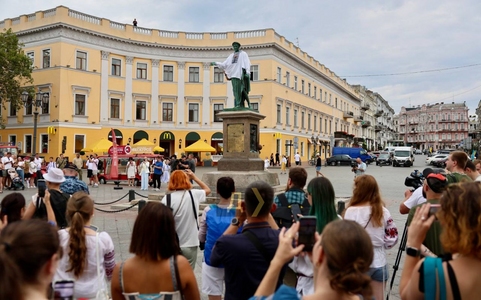 Потьомкінськими сходами пронесли гігантський прапор України