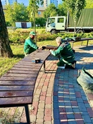 У місцевості ДВРЗ відремонтували дитячий майданчик та лави у сквері